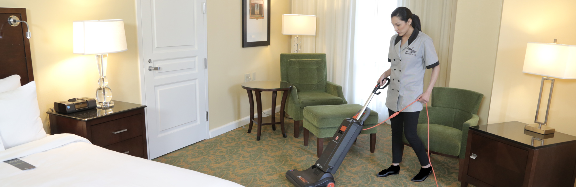 banner for hotel vacuum cleaning blog